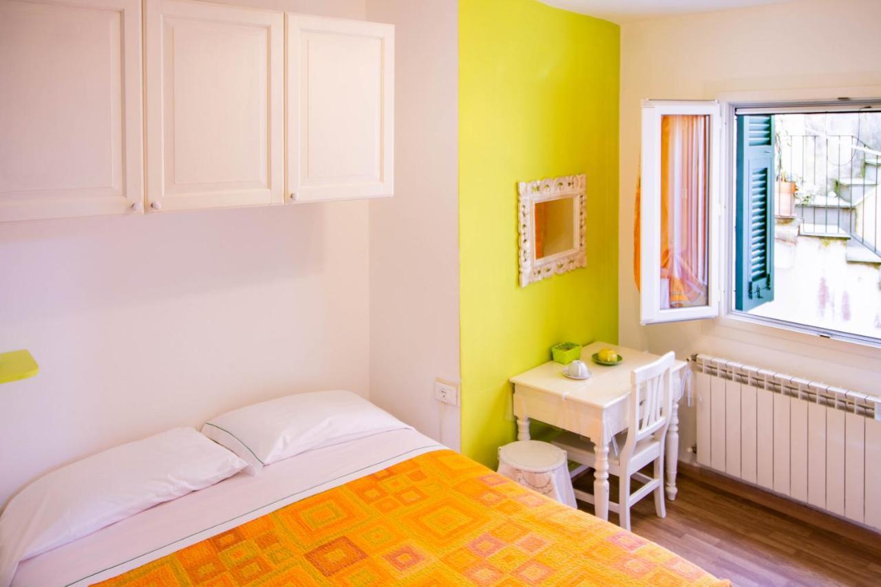 Solemagia In Via Roma Hotel เวอนาซซา ภายนอก รูปภาพ